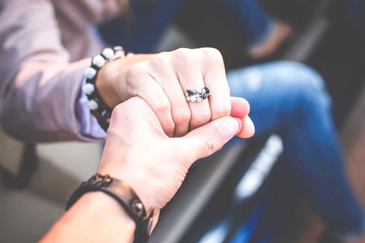 تصویری مرتبط با بایدها و نبایدهای دوران عقد