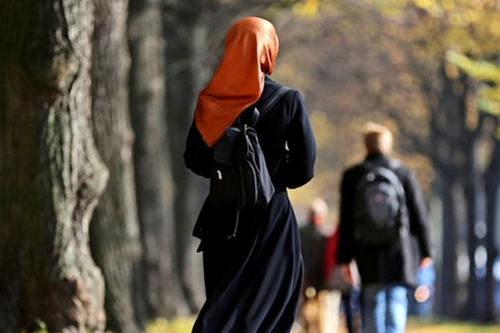 حساسیت به همکاری همسر با نامحرم و راههای حل آن